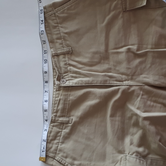 Gap Women's Cargo Shorts - Picture 3 of 4